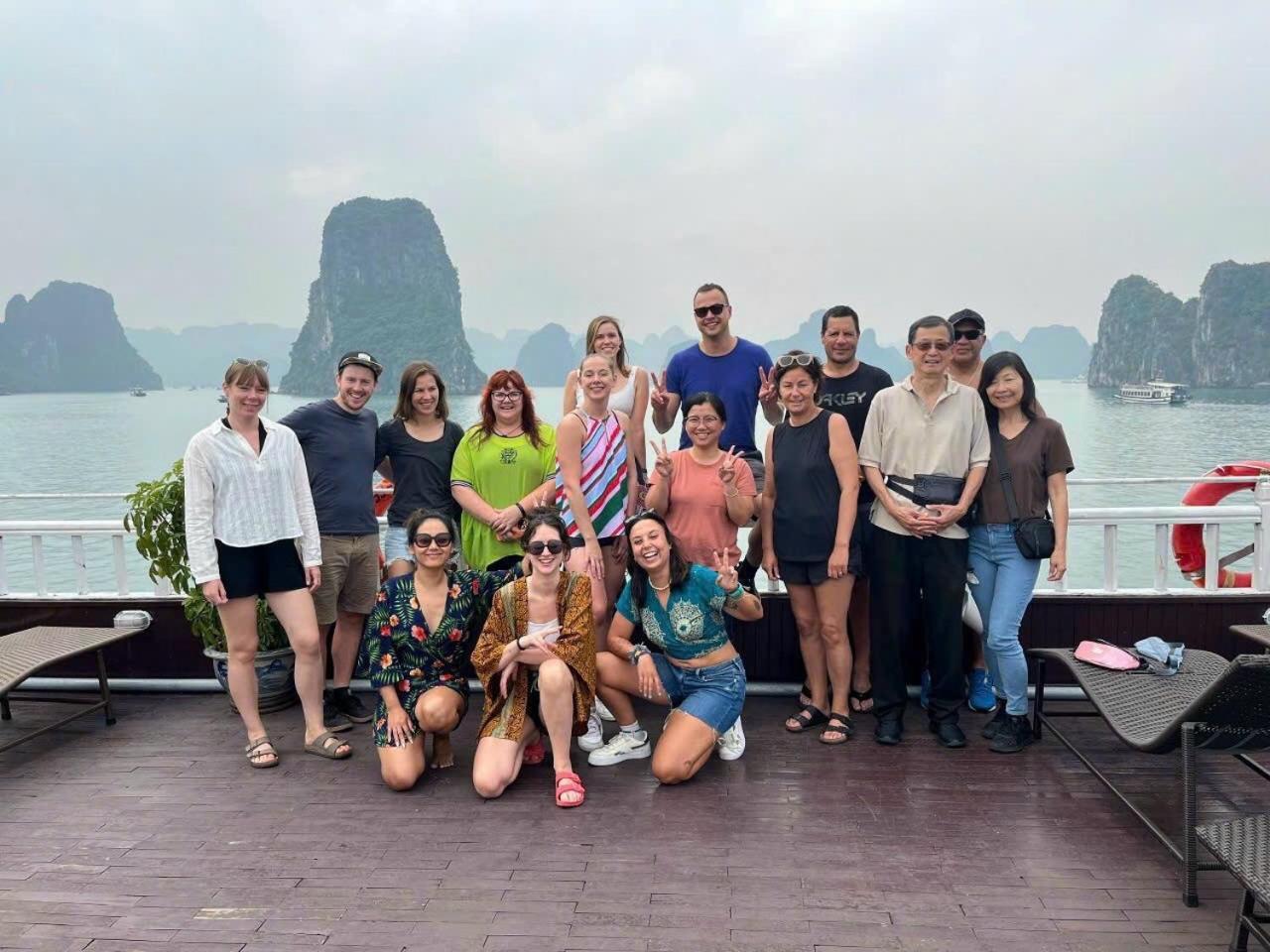 De Charm Ha Long Hotel エクステリア 写真